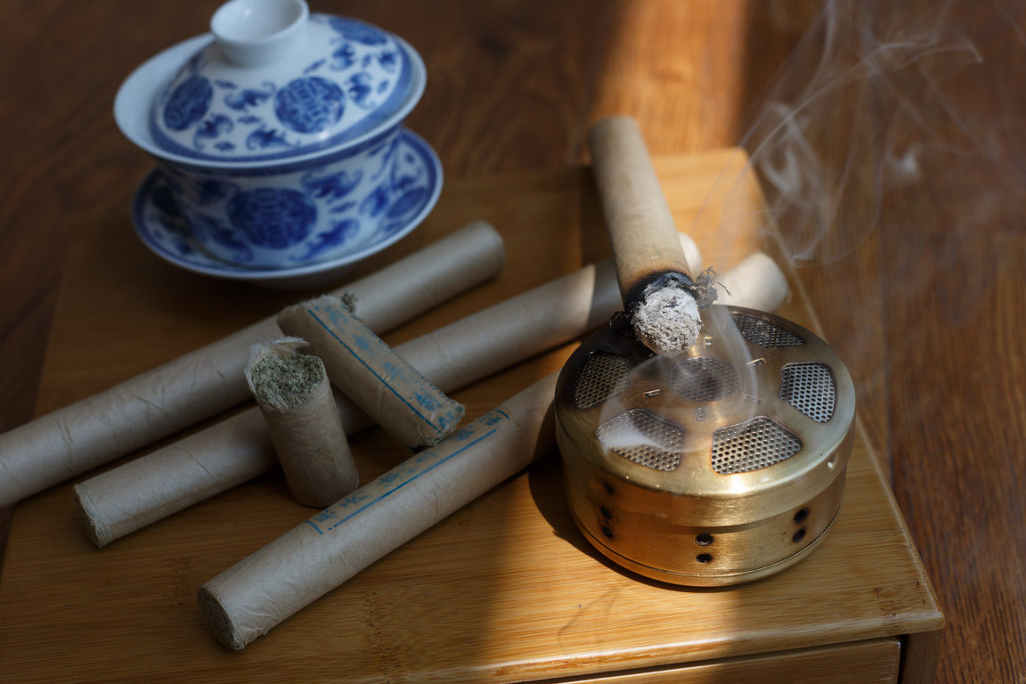Chinese medicine moxibustion scene